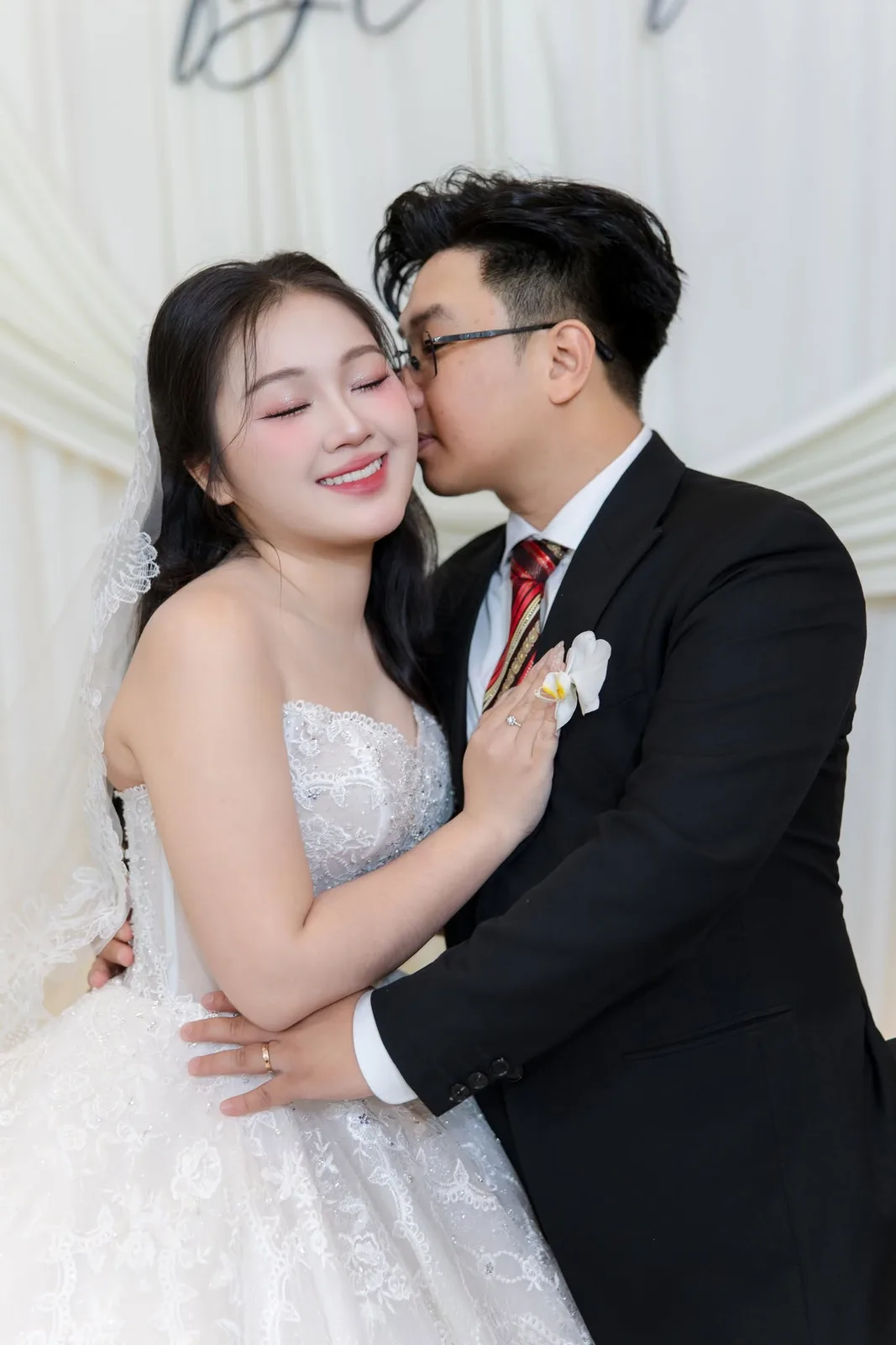 Không gian studio cưới và đội ngũ nhiếp ảnh, trang điểm