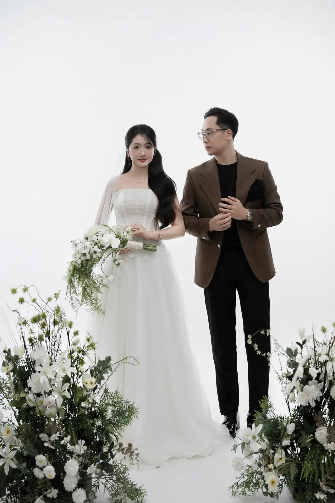 Ảnh cưới ngoại cảnh ngoài trời